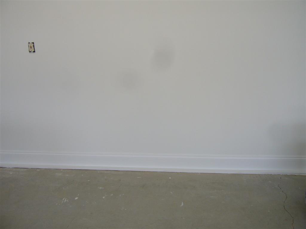 garage_molding_before_tile.JPG